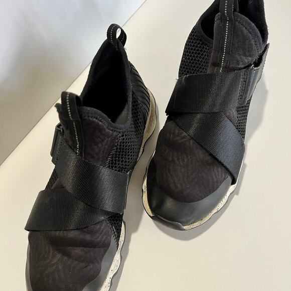 Sorel Kinetic Sneak sneakers, men's size 11. - Picture 4 of 9